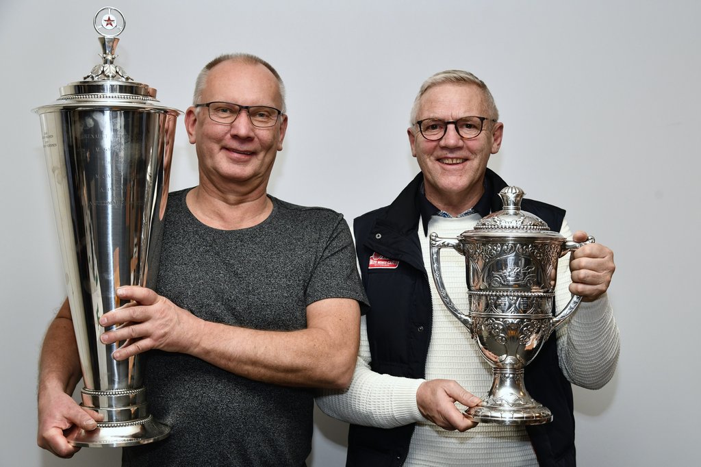 De løb med de fornemmeste pokaler: Johnny Pedersen modtog Arne Guldmarks ærespokal, mens Toni Hansen modtog Rally Monte Carlo pokalen for sig selv og Per Brodersen
(Foto: Michael Eisenberg)